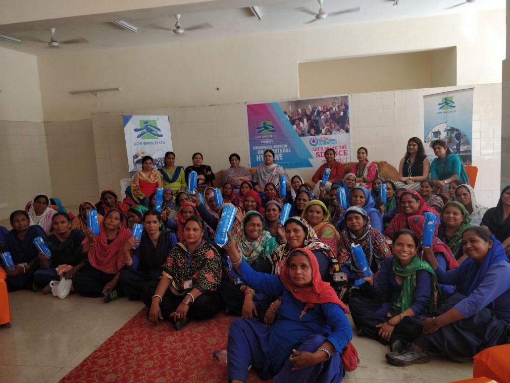 स्त्री रोग विशेषज्ञ डॉ सिमी शर्मा द्वारा महिला सफाई कर्मचारियों के लिए मासिक धर्म स्वच्छता पर जागरूकता सत्र