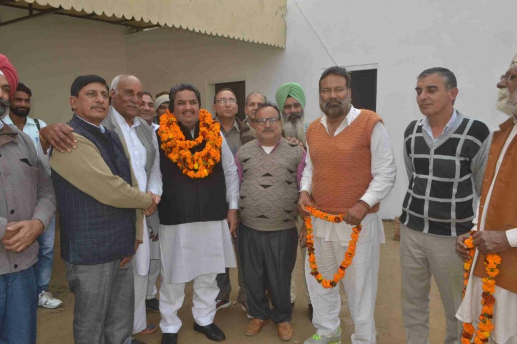 रोहतक जिला निर्वाचन अधिकारियों व कर्मचारियों ने प्रकृति के संरक्षण के लिए शपथ ली