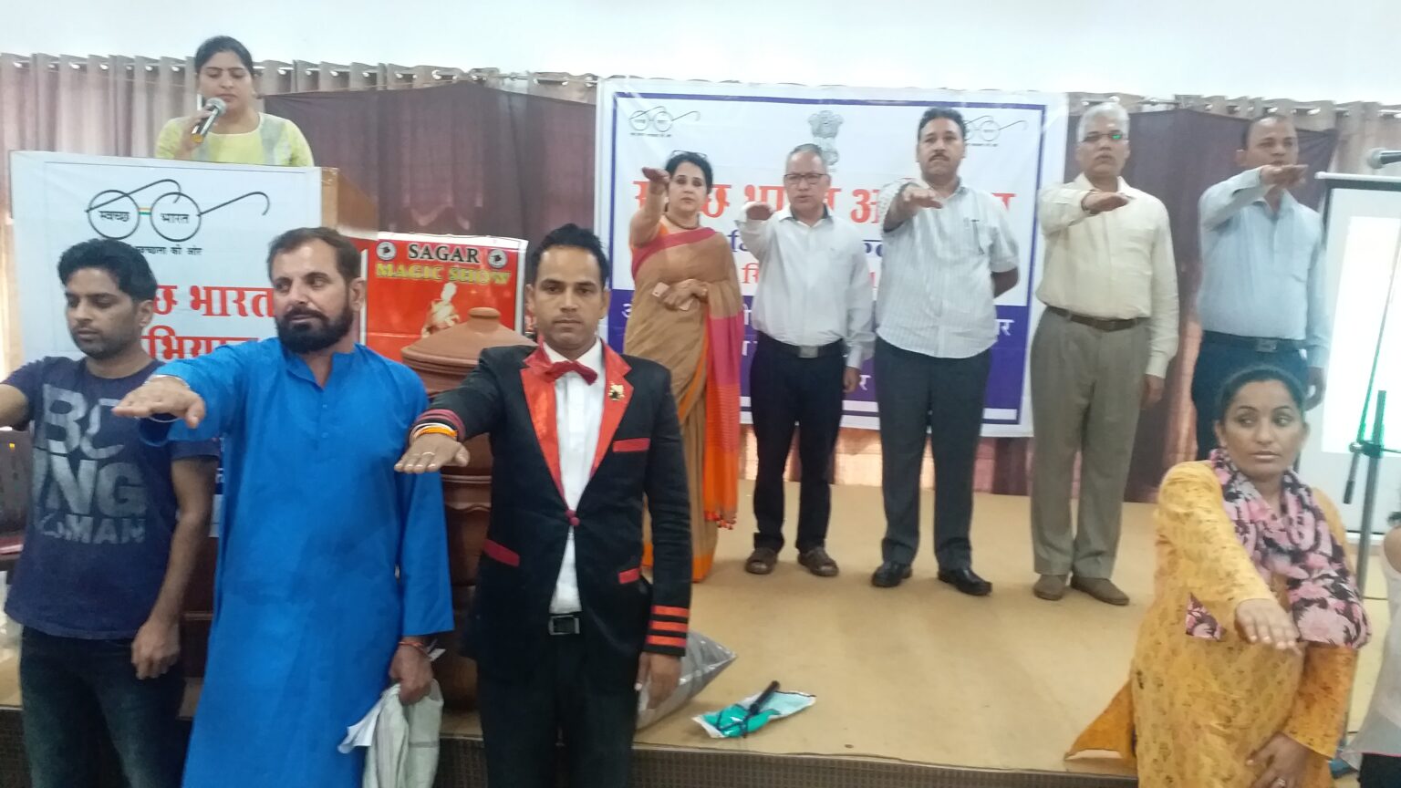 सेक्टर 12ए के कम्युनिटी सेंटर में दो दिवसीय विशेष प्रचार अभियान के अंतर्गत आज अंतिम दिन स्वच्छ भारत विषय पर जागरुकता शिविर व शपथ का आयोजन किया गया