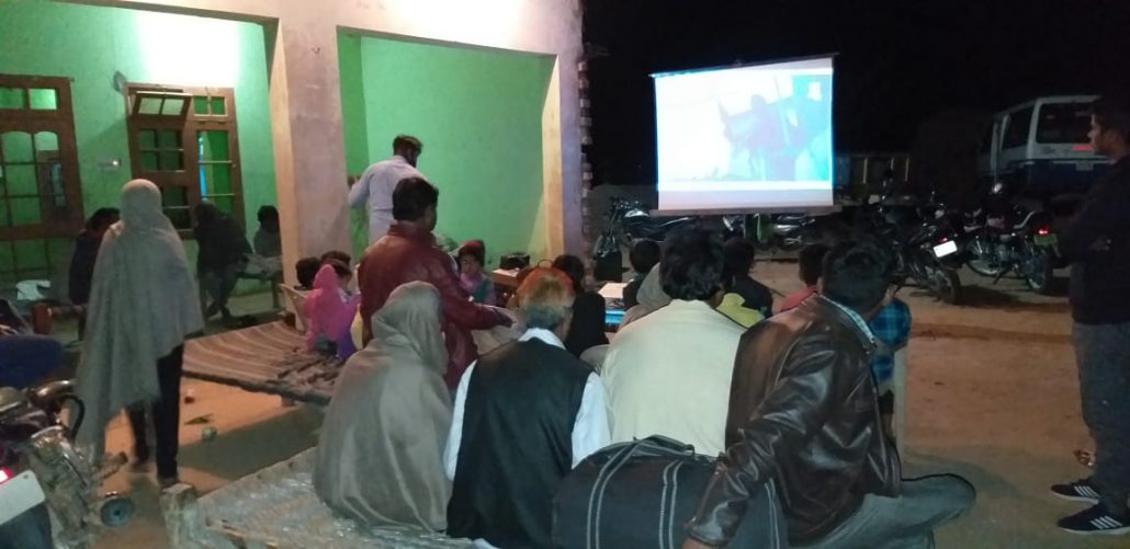 जिला सूचना एवं संपर्क विभाग ने रात्री कार्यक्र्म में फसल अवशेषों को न जलाने के प्रति जागरूक किया