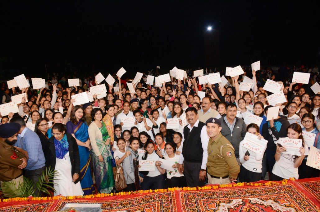 Girls of MCM DAV College presented with techniques of self defence