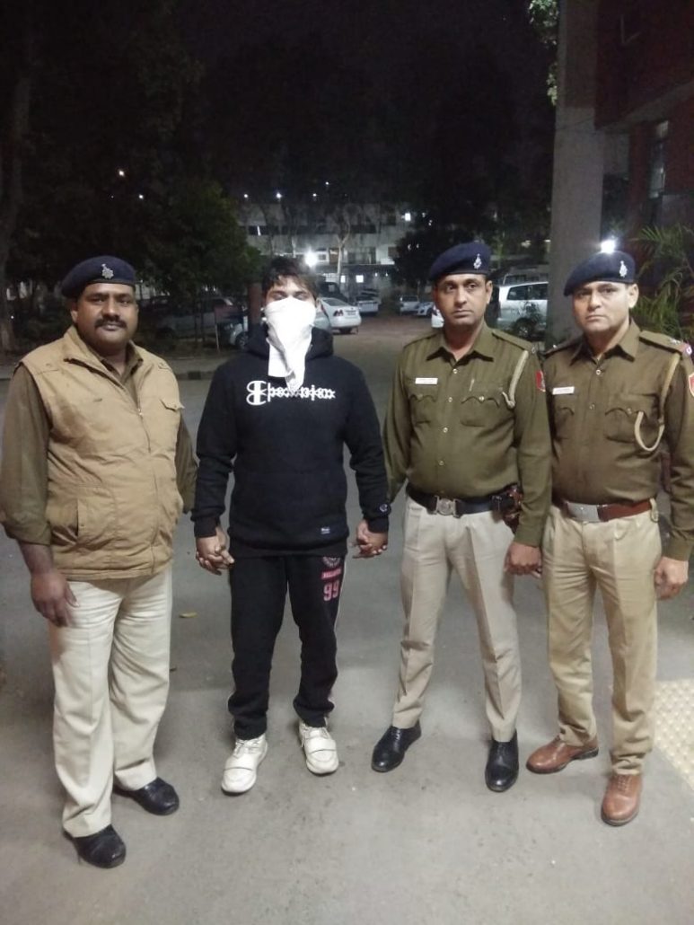 Extorter arrested country made pistol and 7 live cartridges recovered, granted police remand for 4 days