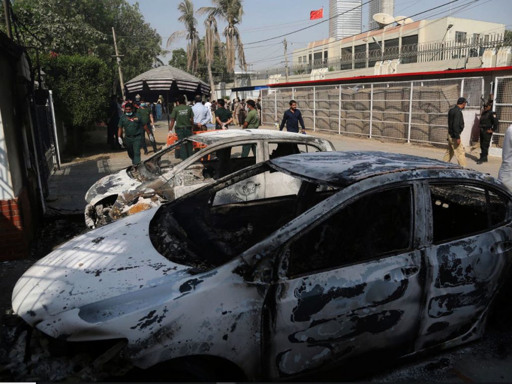 पाकिस्तान दो आतंकी हमलों में 25 लोगों की मौत हो गई और 35 लोग घायल