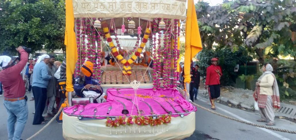 नगर कीर्तन जहा से भी गुजरा वहां का माहौल हो गया गुरुमय