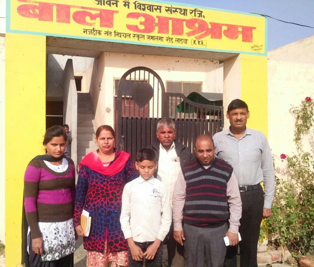 उप निरीक्षिक मुकेश रानी और उनके दल ने एक और बच्चे को उसके परिजनों से मिलाया