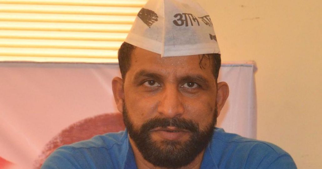 केजरीवाल को शहीद के घर आने से भी रोकेंगे क्या खट्टर-जयहिन्द