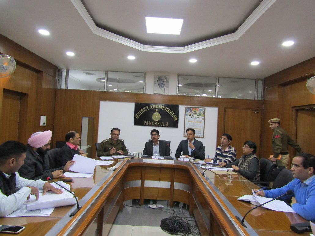 पोल्ट्री फार्मो पर मक्खियां पनपी तो बंद होगें-मुकुल कुमार