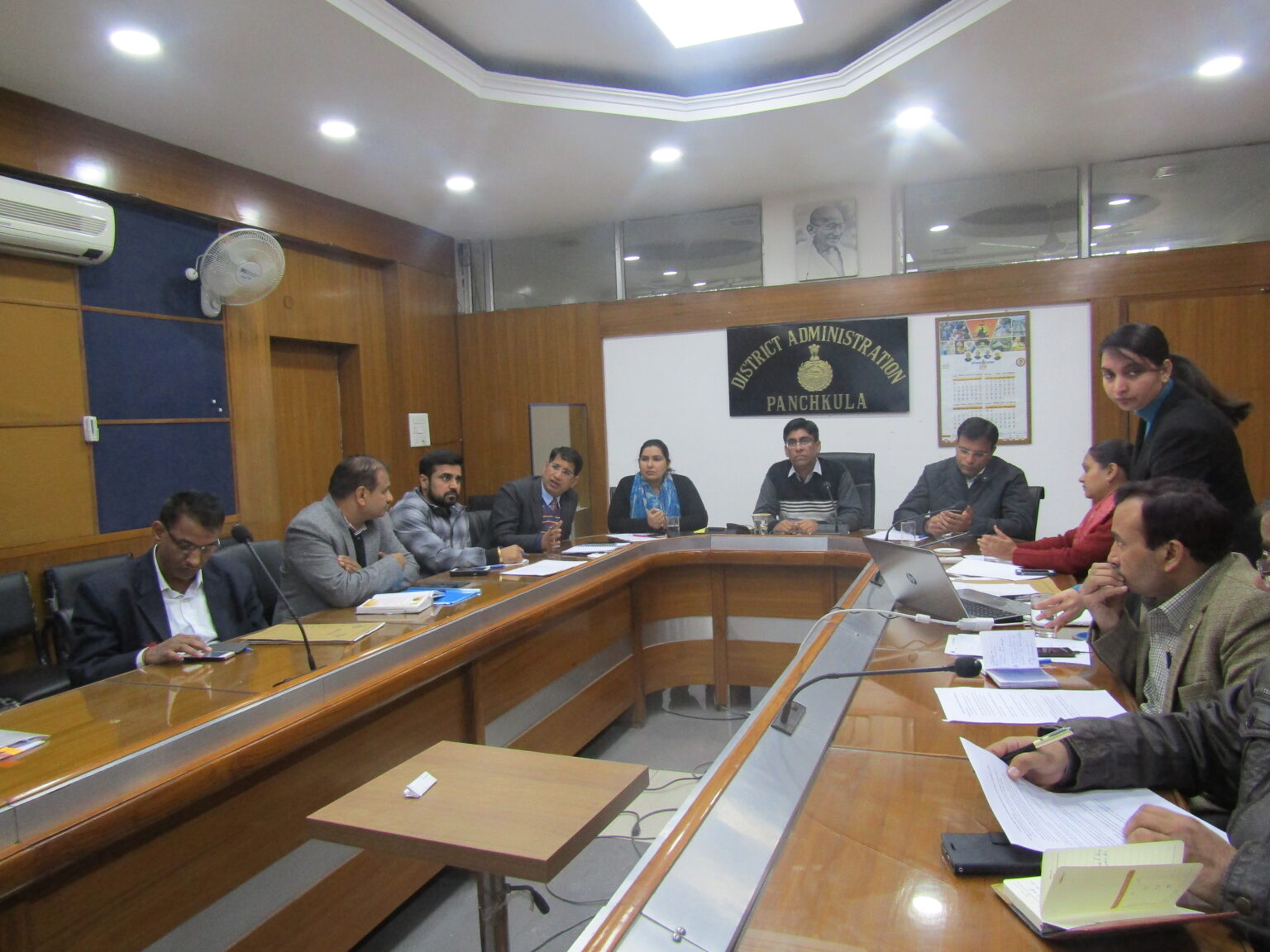 ओपीएच कार्ड धारकों कोे दिए जा रहे है निशुल्क गैस कनैक्शन-मुकुल कुमार