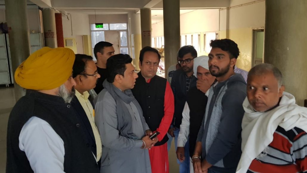 कैथल से हरिभूमि के दोनों साथी पत्रकारों के झुलसने मामले में अब पुलिस और बिजली विभाग का शर्मनाक रवैया आया सामने