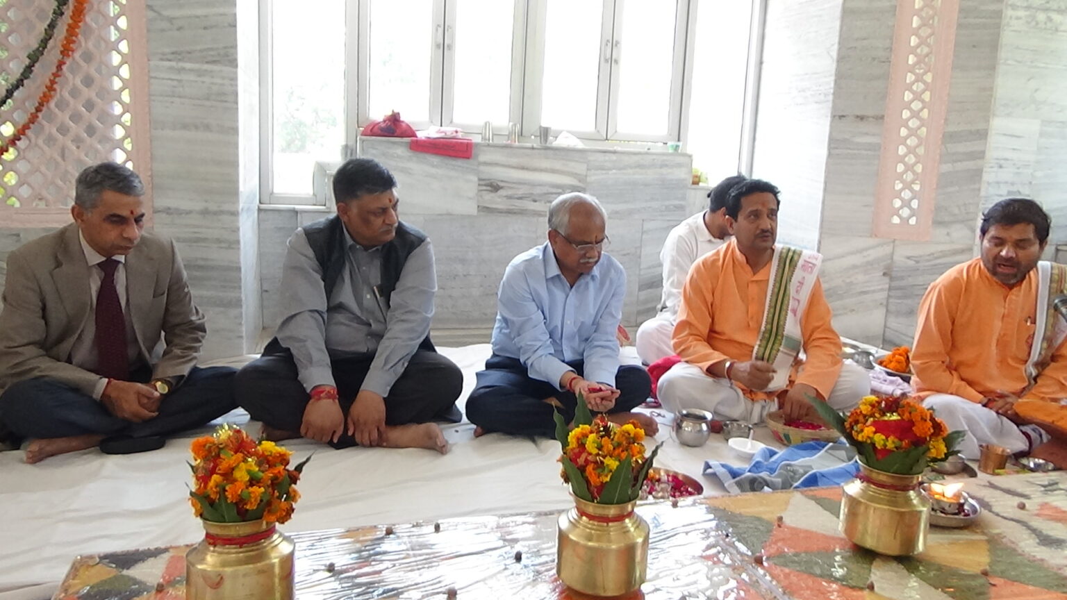 चौथे नवरात्रे पर उपायुक्त ने श्री माता मनसा देवी मंदिर में की पूजा अर्चना