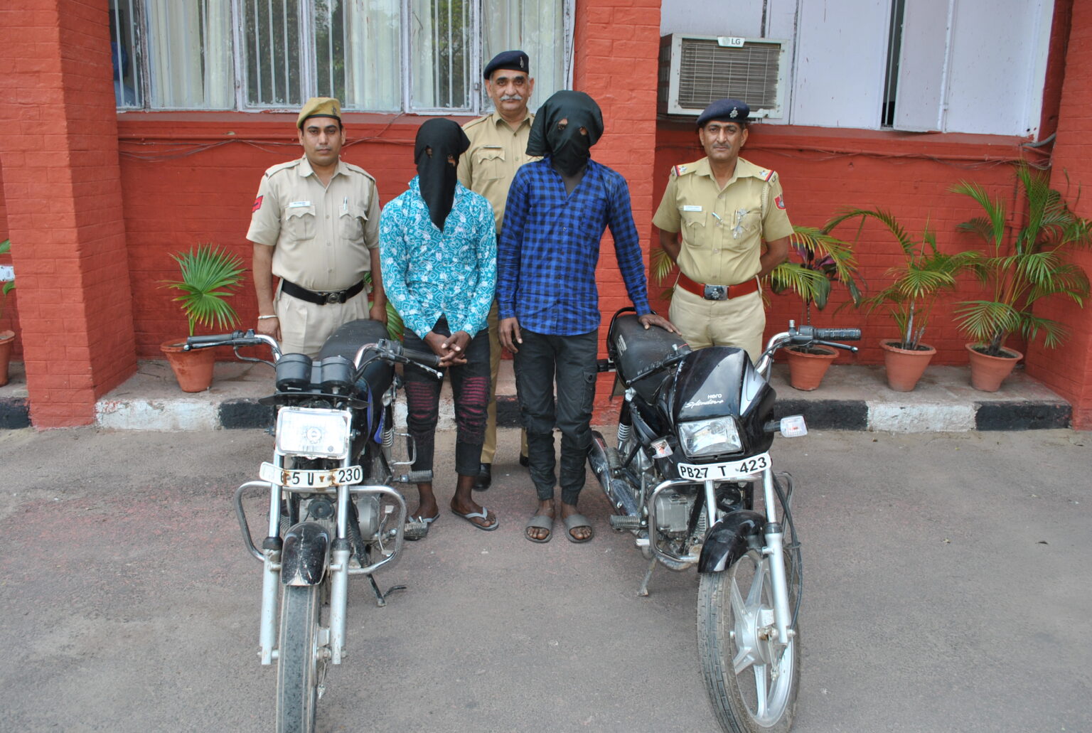 PS-36: 2 youth were arrested for theft