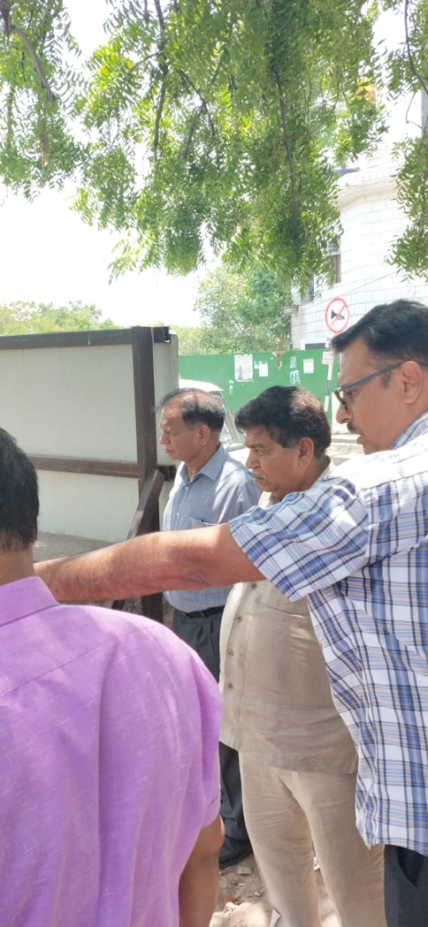 विधायक ज्ञान चंद गुप्ता ने सेक्टर 12,  12 A के गंदे नाले एवं ट्रैफिक पार्क का किया अचानक दौरा ।  