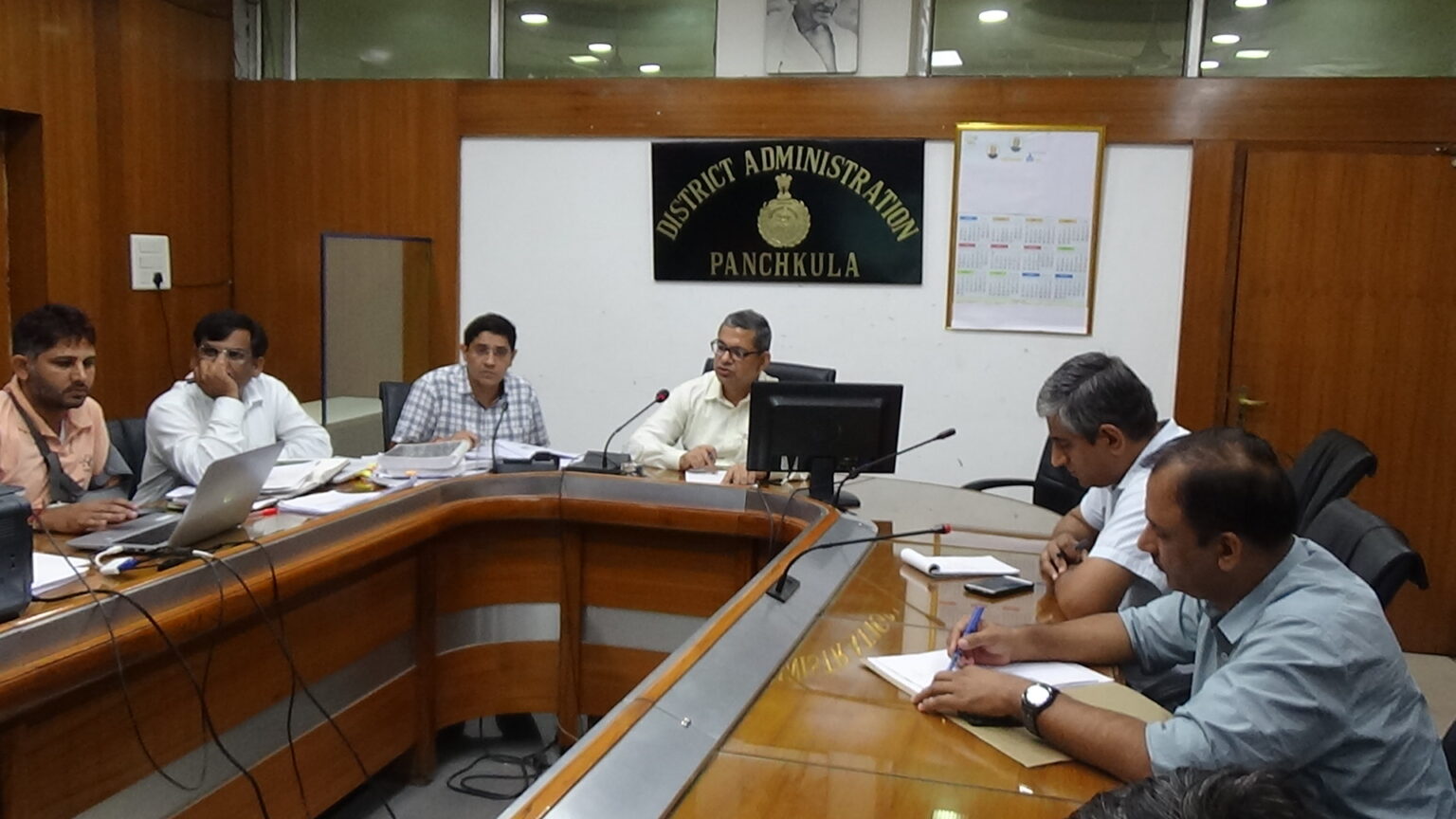 चुनाव सामग्री प्रकाशित करते समय सामग्री के नीचे प्रकाशक का नाम स्पष्ट रूप से लिखना होगा: उपायुक्त एवं जिला निर्वाचन अधिकारी