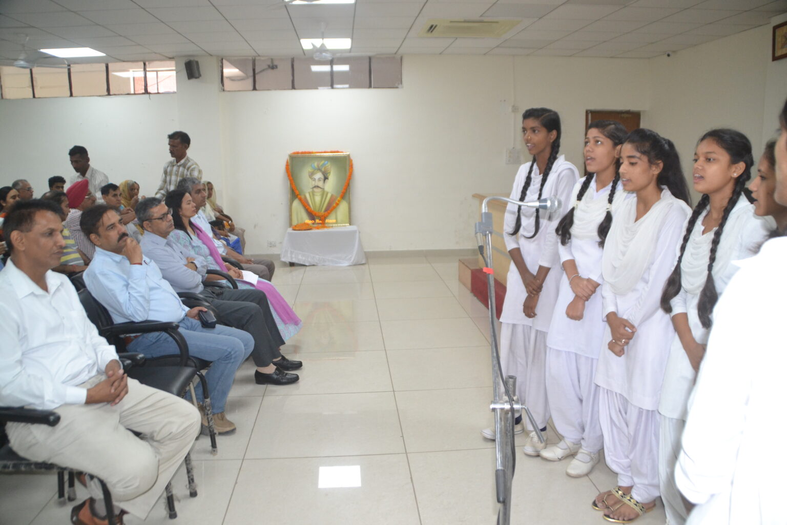 स्कूली बच्चों ने मनाया शहीदी दिवस