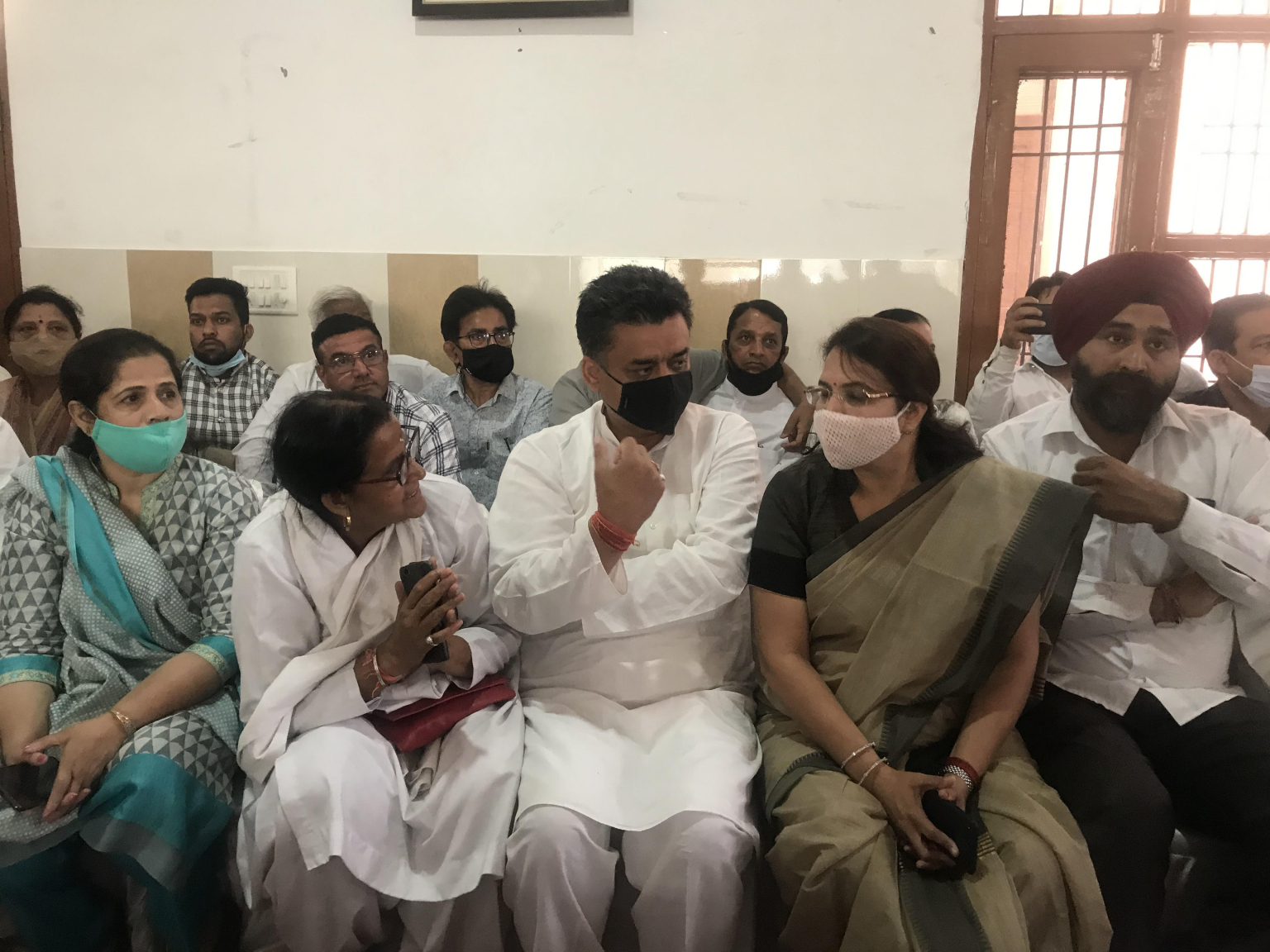 पर्यवेक्षक ज्योति खंडेलवाल व सह पर्यवेक्षक तेजिंदर मक्कड़ ने की कार्यकर्ताओ से भेंट