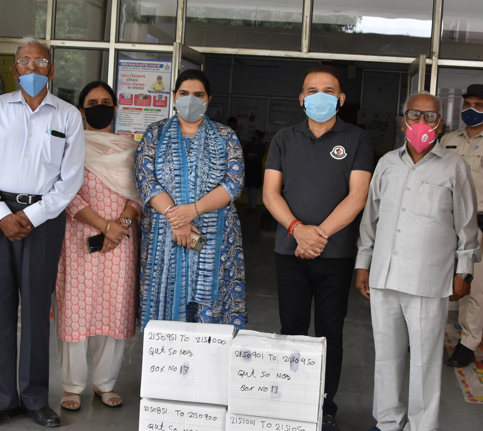 अग्रसेन रजिस्ट्रर्ड वेलफेयर ट्रस्ट पंचकूला ने 200 आक्सीमीटर दान स्वरूप भेंट किये