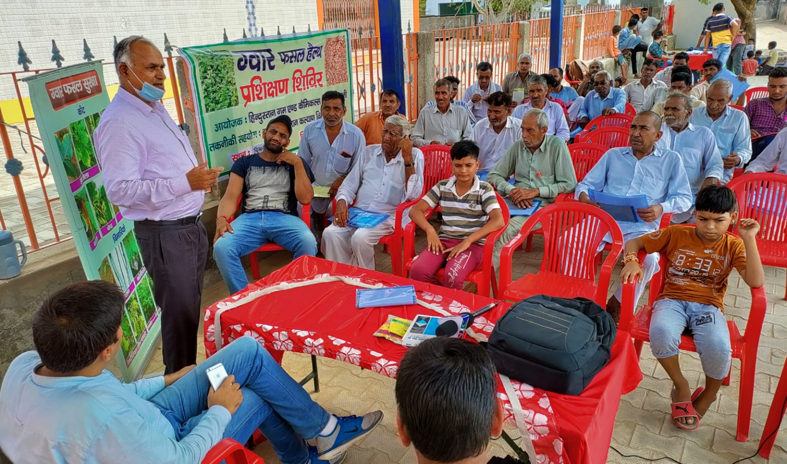 ग्वार की पछेती फसल में झुलसा रोग के प्रति सचेत रहें किसान : डॉ० आर.के. सैनी