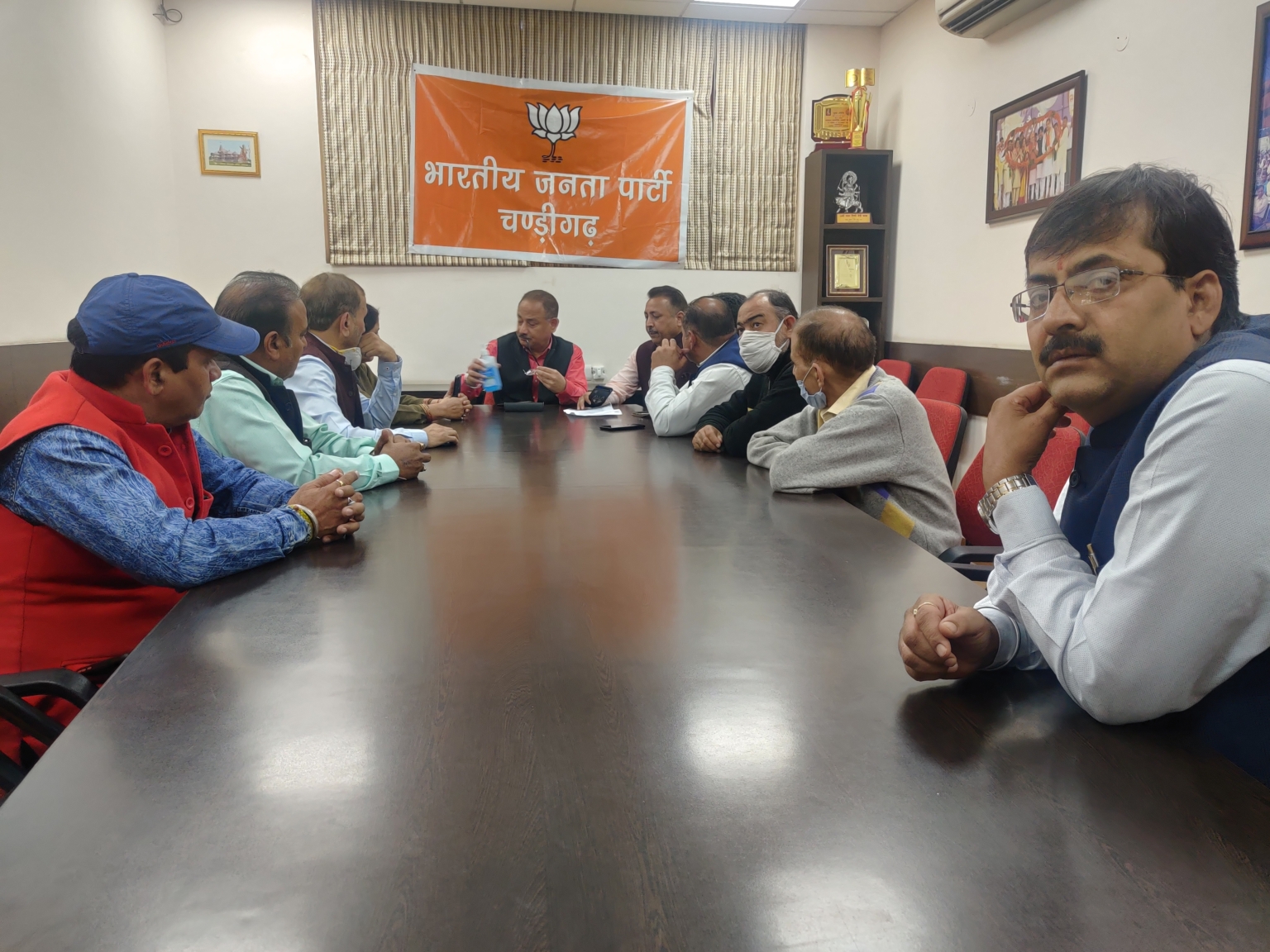 BJP President Arun Sood met the representatives of the societies regarding the notices sent by the Pollution Control Committee