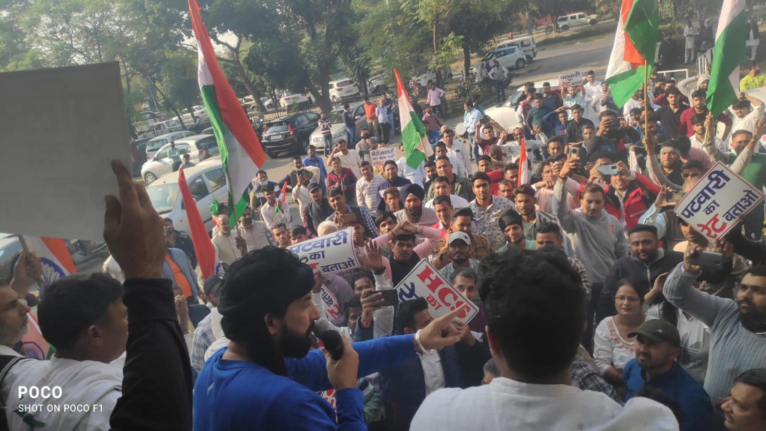 जयहिंद समर्थकों ने एचपीएससी स्टाफ को किया नजरबंद