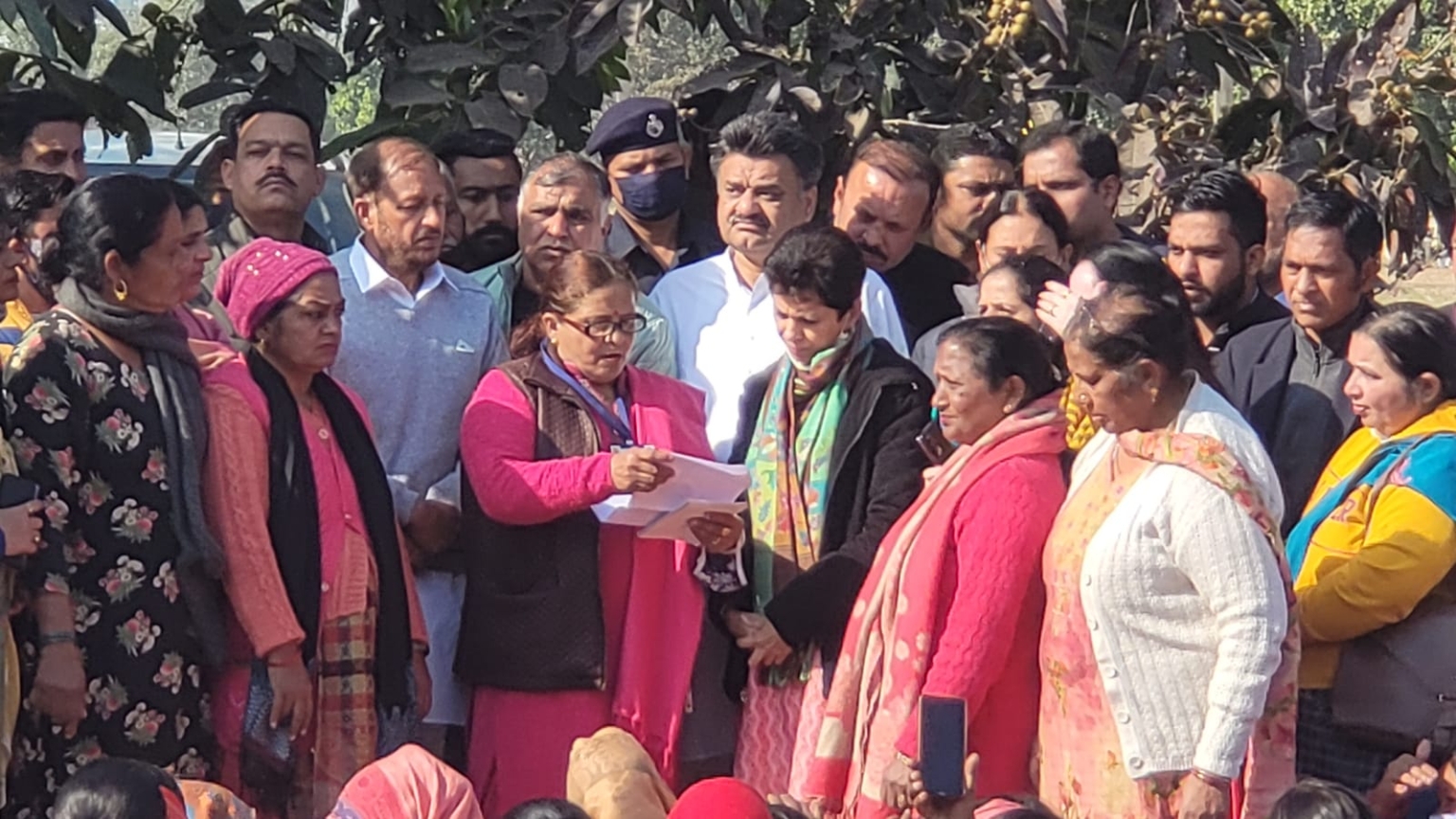वोकेशनल टीचर्स,रोडवेज कर्मचारी व आंगनबाड़ी कर्मियों को समर्थन देने धरना स्थल पहुंची कुमारी सैलजा