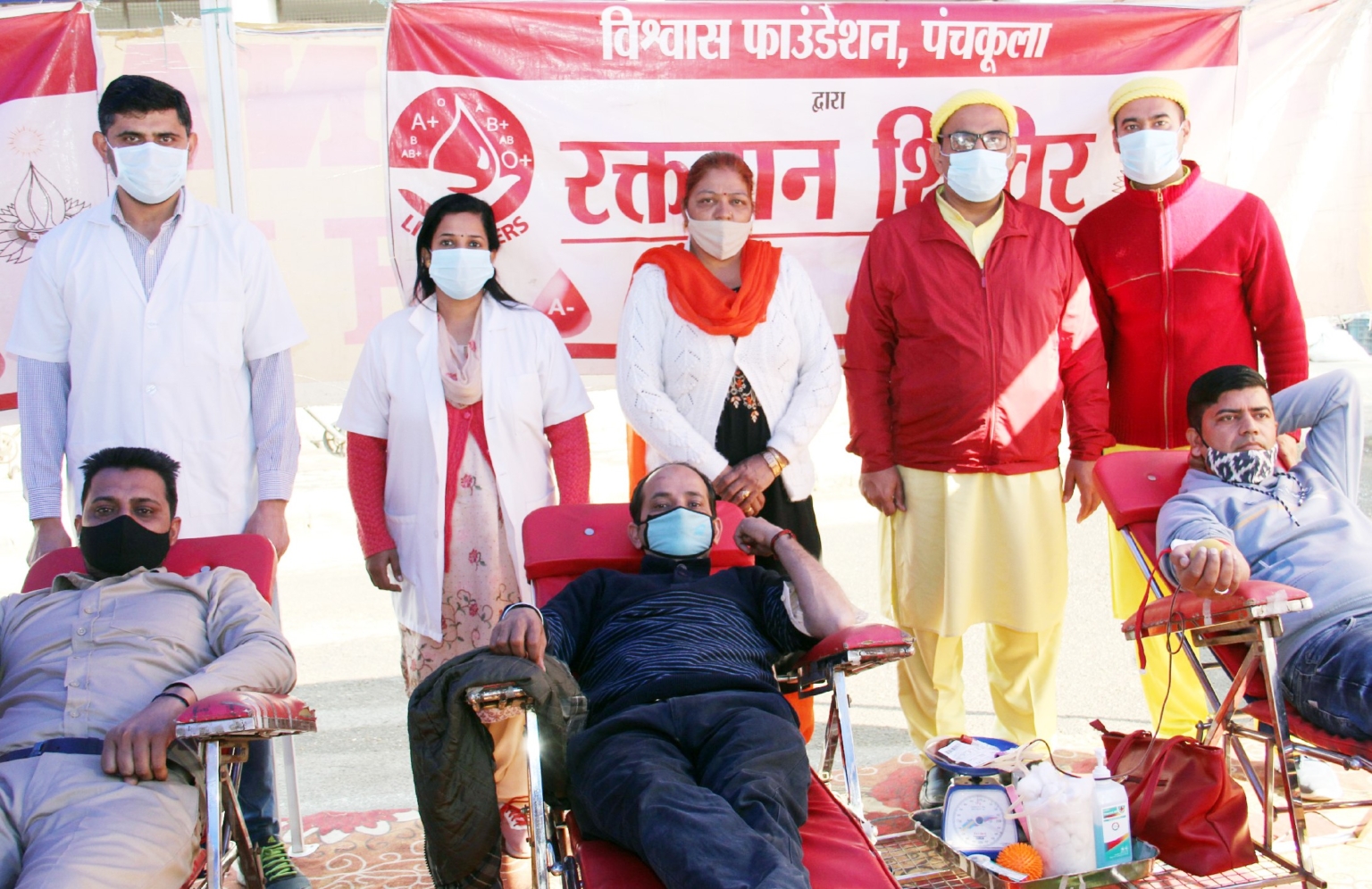 मोबाईल मार्केट चंडीगढ़ में किया 30 युवायों ने रक्तदान