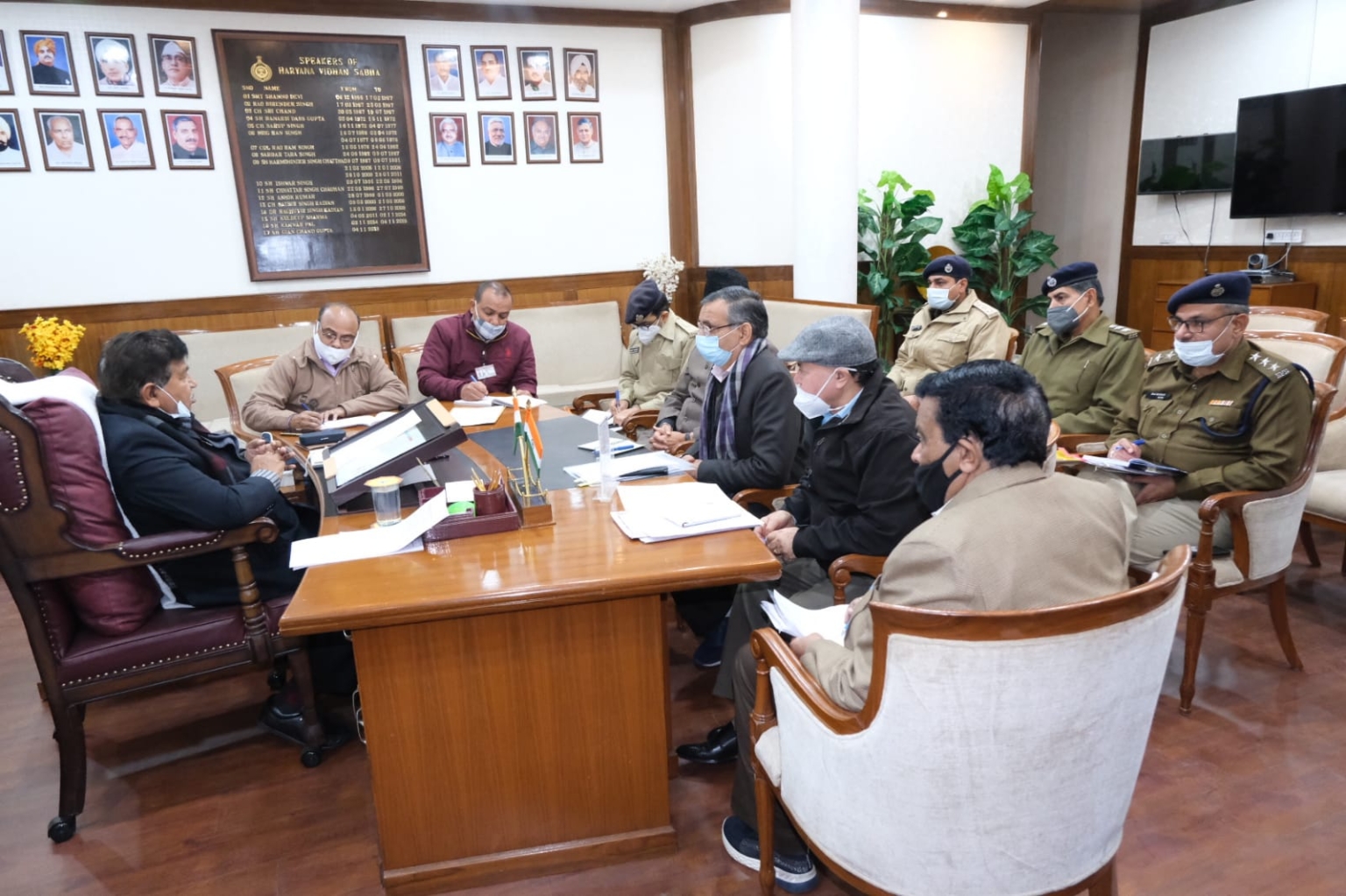 स्पीकर ने पंचकूला के आला पुलिस अधिकारियों और नशा उन्मूलन कमेटी के साथ की बैठक