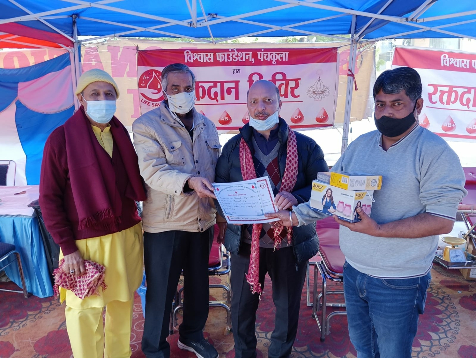 मार्किट सेक्टर 11 डी में लगा रक्तदान शिविर