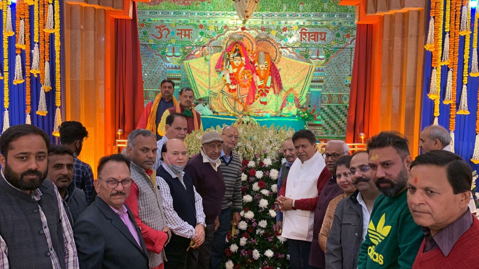 महाशिवरात्रि के पावन पर्व पर हरियाणा विधानसभा अध्यक्ष ने धर्मपत्नी सहित सकेतड़ी के शिव मंदिर में जलाभिषेक कर की पूजा-अर्चना