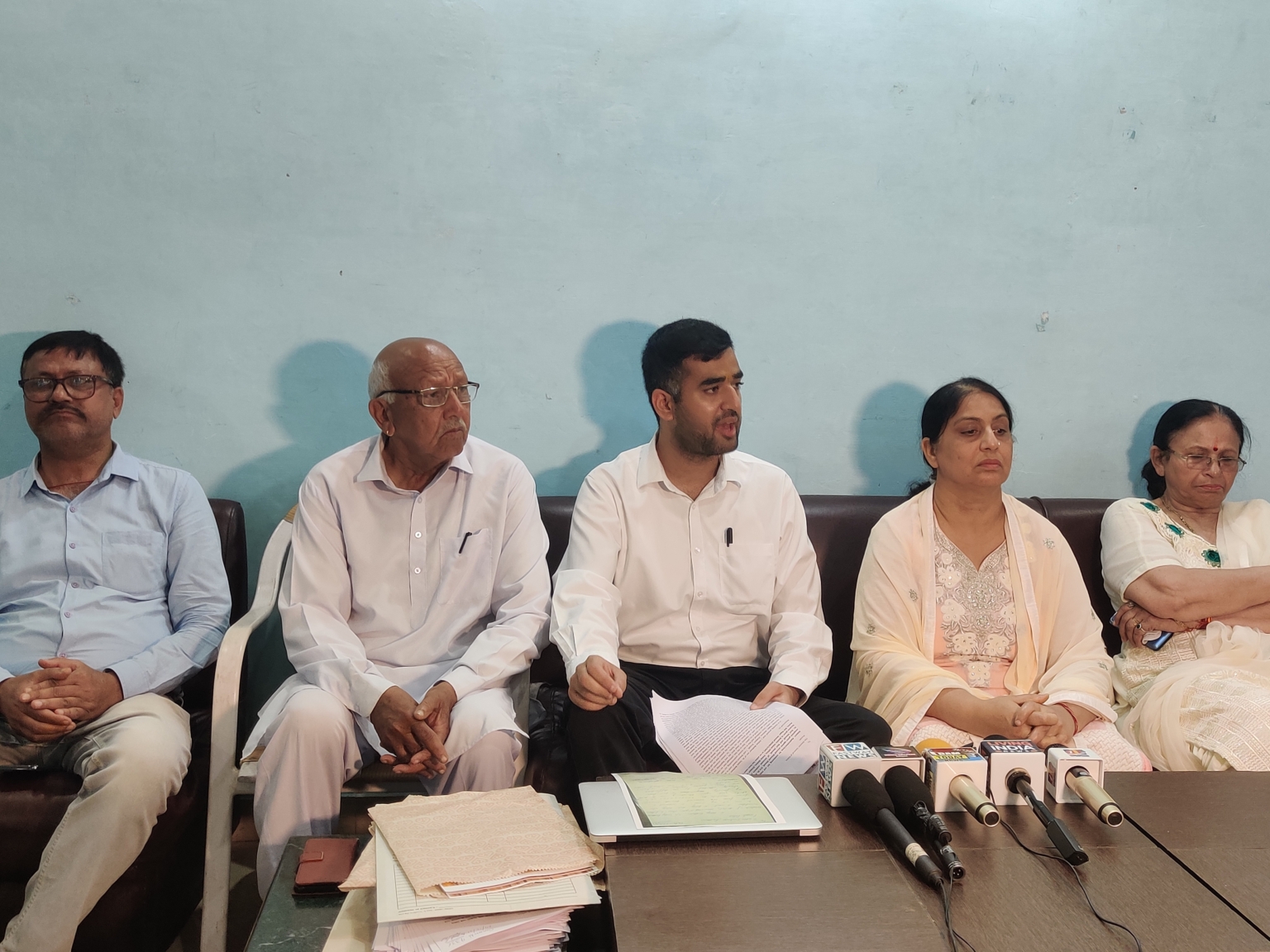 बुधवार देर शाम हुए गोलीबारी का पर्दाफाश हुआ , लड़की का परिवार ही रसूखदारों के दबाव से ही हमें गलत फसा रहा है -आदित्य