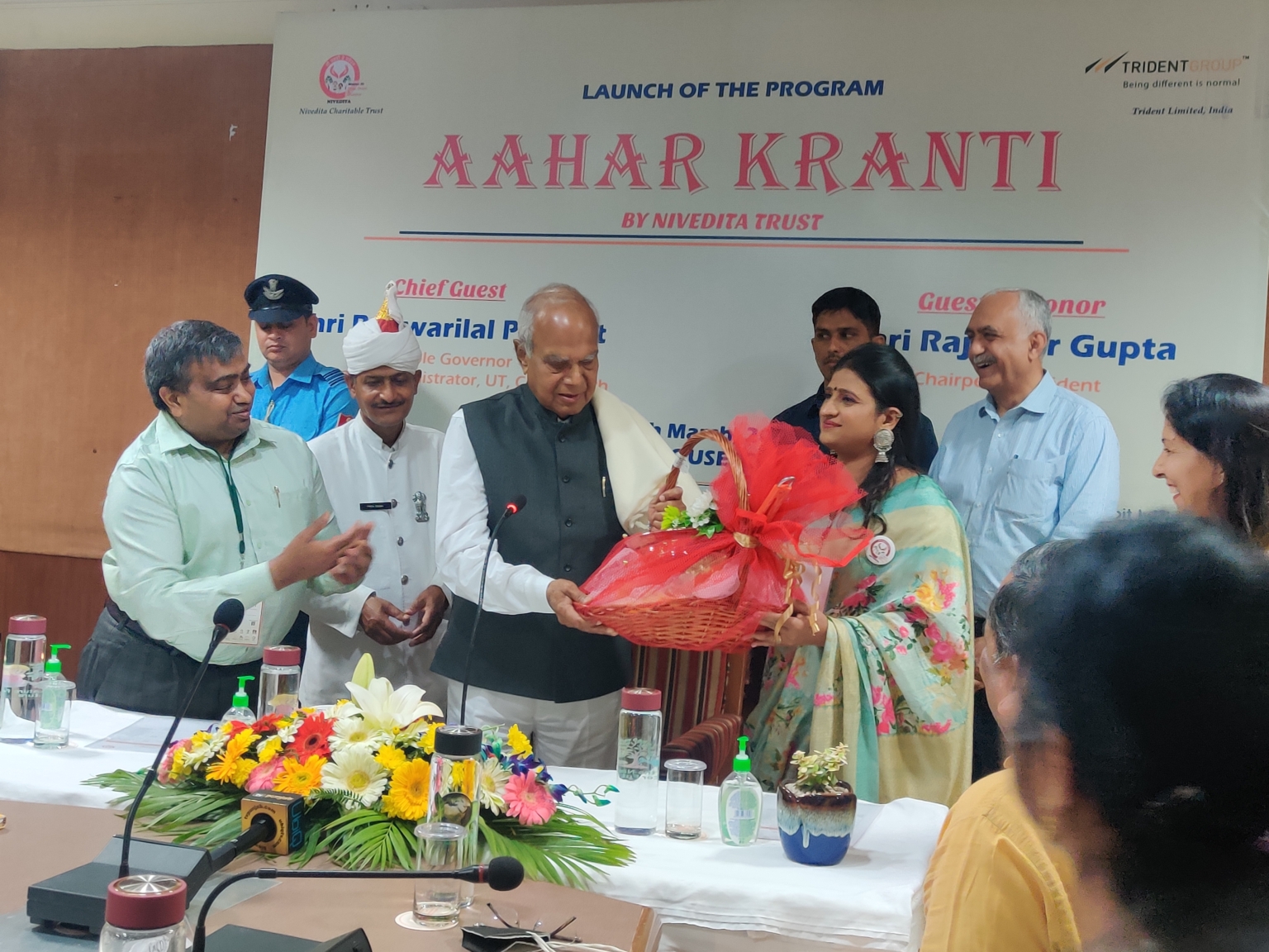 पंजाब के गवर्नर बनवारी लाल पुरोहित ने आहार क्रांति की शुरुआत मंगलवार को यु टी गेस्ट हाउस में की