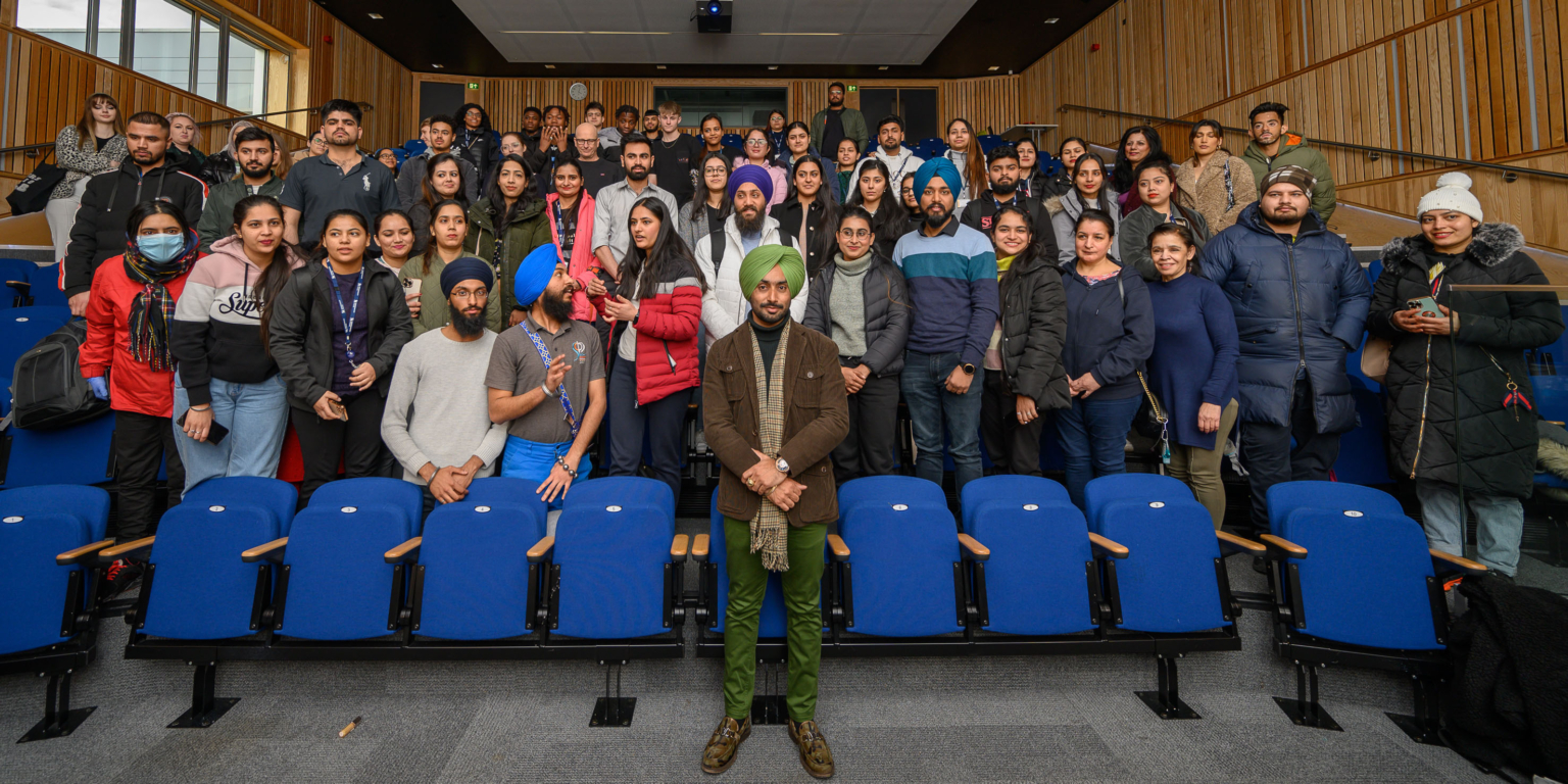 ਪੰਜਾਬੀ ਸੰਗੀਤ ਅਤੇ ਕਵਿਤਾ ਦੇ ਸੁਪਰਸਟਾਰ ਯੂ.ਕੇ ਯੂਨੀਵਰਸਿਟੀ ਦੇ ਵਿਸ਼ੇਸ਼ ਦੌਰੇ ‘ਤੇ