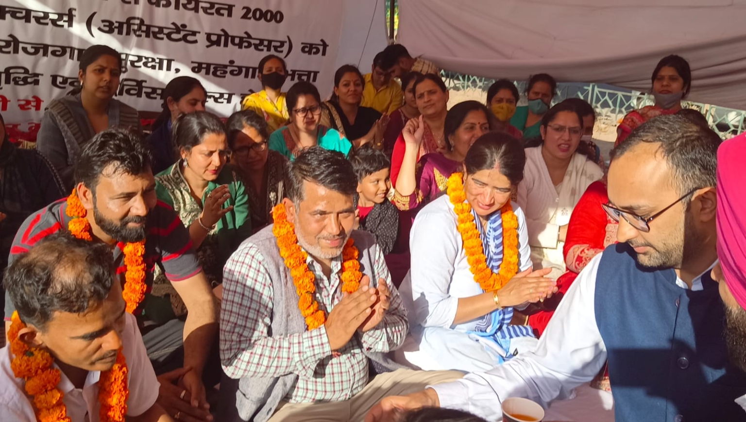 एक्सटेंशन लेक्चरर्स ने आमरण अनशन खोला