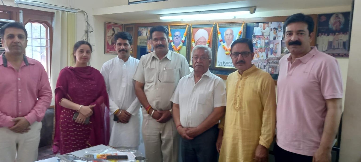 यशपाल तिवारी को सम्मानित किया