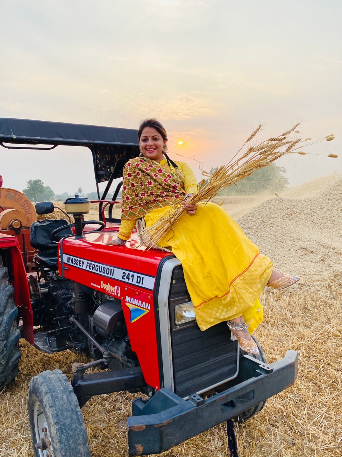 बैसाखी के अवसर पर मिलट गर्ल श्रेया ने न्यू चंडीगढ़ के पास खेतों का दौरा किया