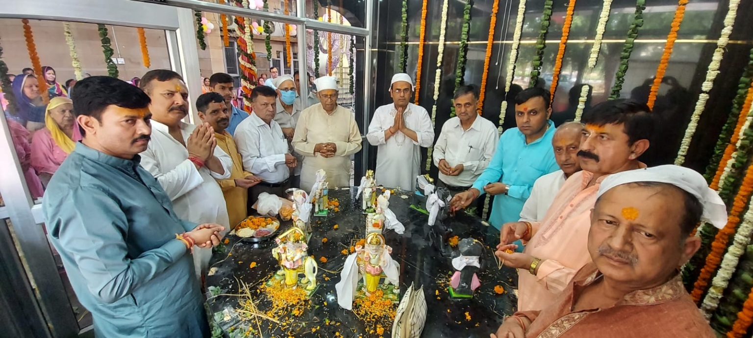 प्राचीन श्री हनुमान मंदिर सेक्टर 32ऐ के प्रांगण में नवग्रह और शनि महाराज की मूर्ति एवं शिला की स्थापना