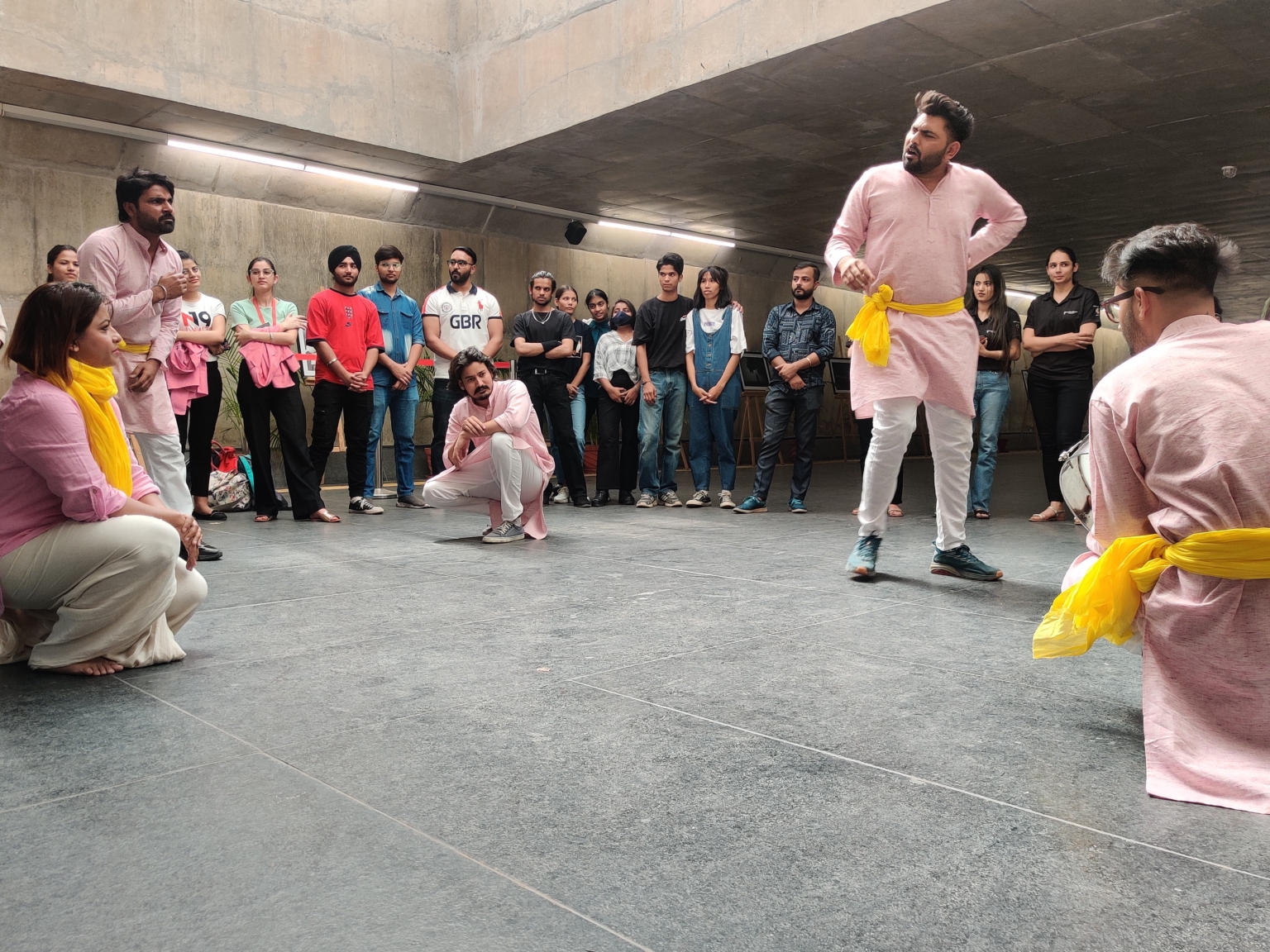 मिलेट गर्ल श्रेया व उनकी अकेडमी की टीम द्वारा अर्थ डे पर नुक्कड़ नाटक