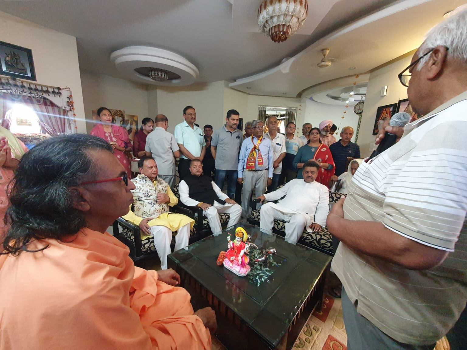 कुलदेवी आद्य महालक्ष्मी जन आशीर्वाद रथ यात्रा का सेक्टर 25 पंचकूला में पूर्व उपमुख्यमंत्री चंद्रमोहन की उपस्थिति में हुआ भव्य स्वागत
