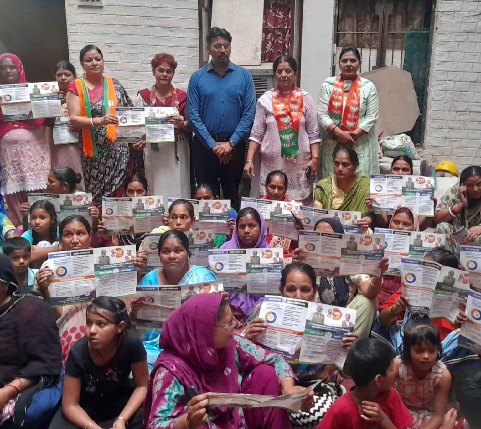 भाजपा महिला मोर्चा ने प्रधानमंत्री योजनाओं के लाभार्थियों से किया संपर्क