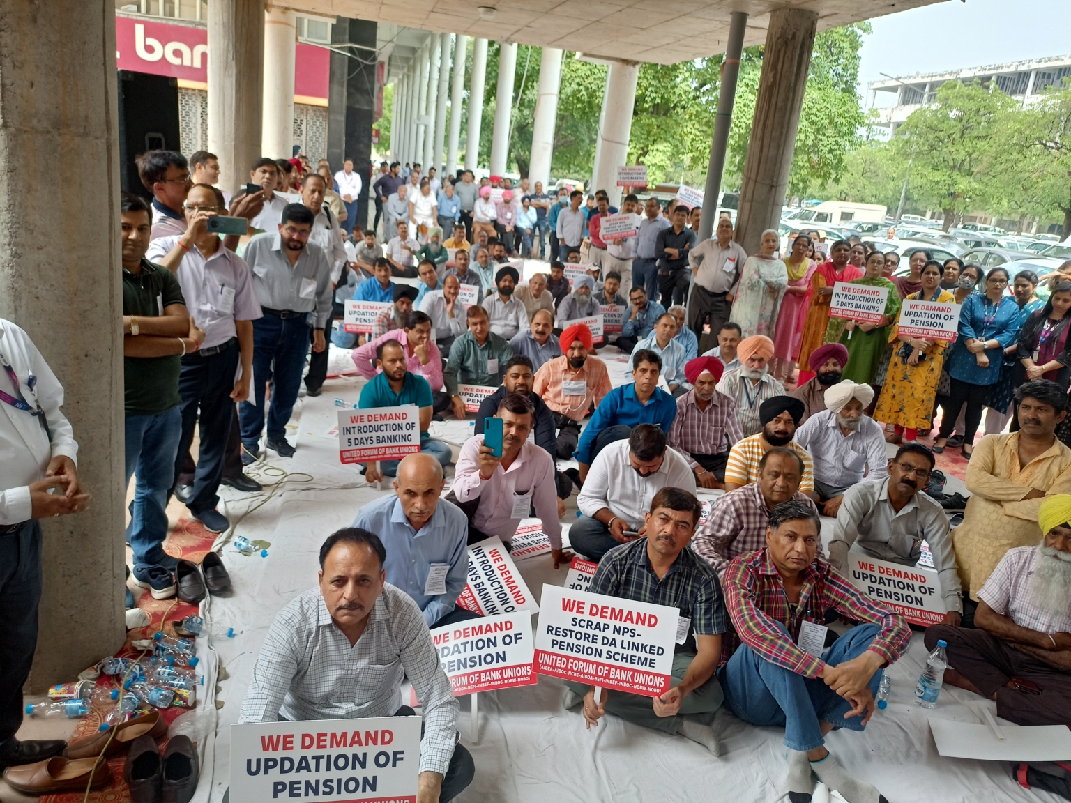 लंबित और अवशिष्ट मुद्दों के खिलाफ दिन भर का धरना और प्रदर्शन