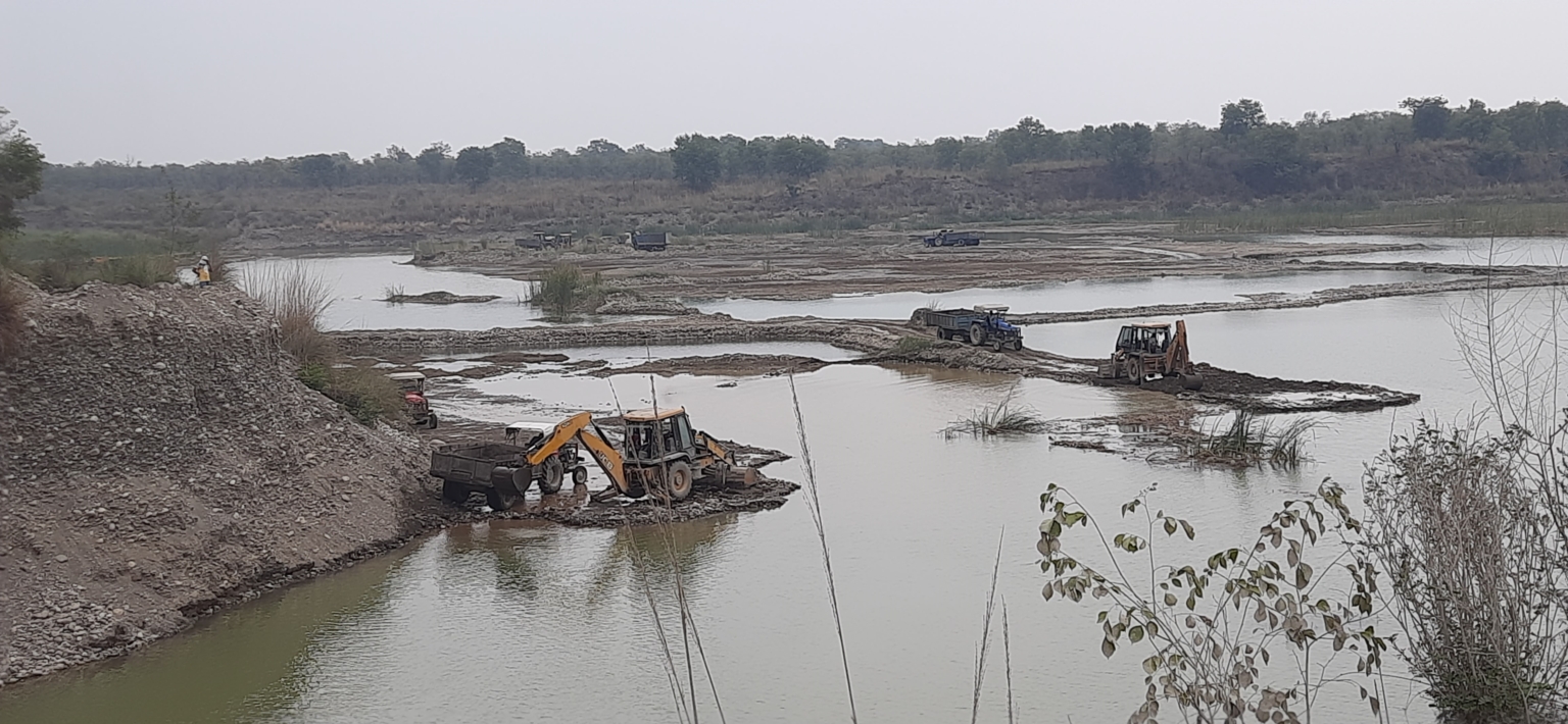 एनजीटी की टीमें वापस जाते ही प्रशासन पर हावी हुआ खनन माफिया