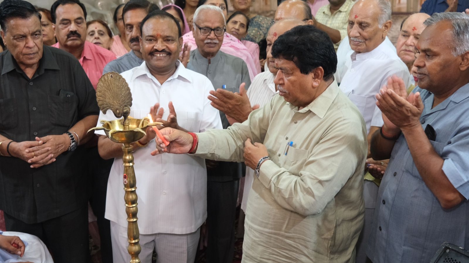 हरियाणा विधानसभा अध्यक्ष ज्ञानचंद गुप्ता ने सेक्टर 17 के गौरी शंकर मंदिर में आयोजित रामकथा का दीप प्रज्जवलित कर किया शुभारंभ