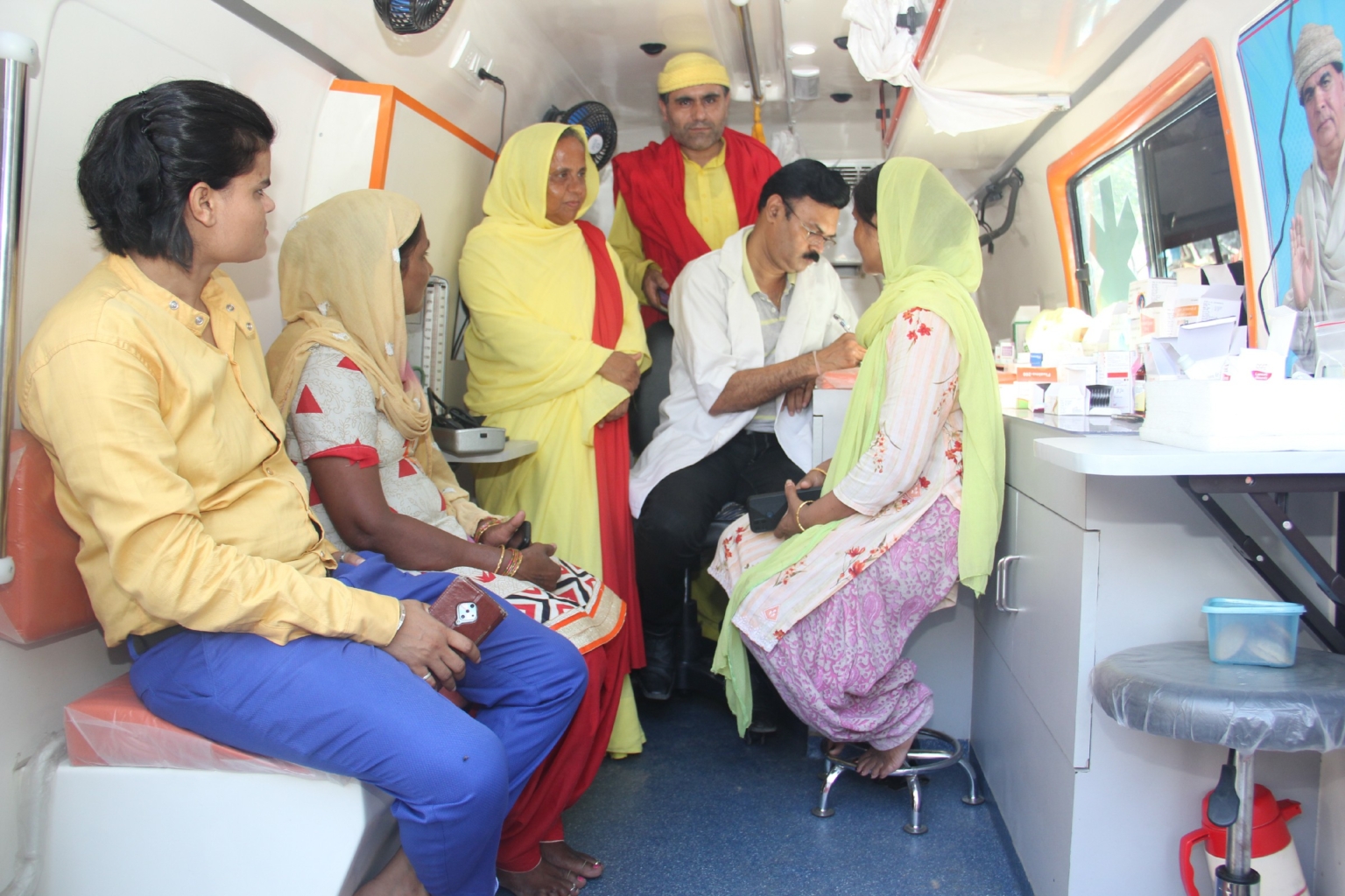 विश्वास फाउंडेशन के स्थापना दिवस पर गुरुदेव श्री स्वामी विश्वास जी के आशीर्वाद से