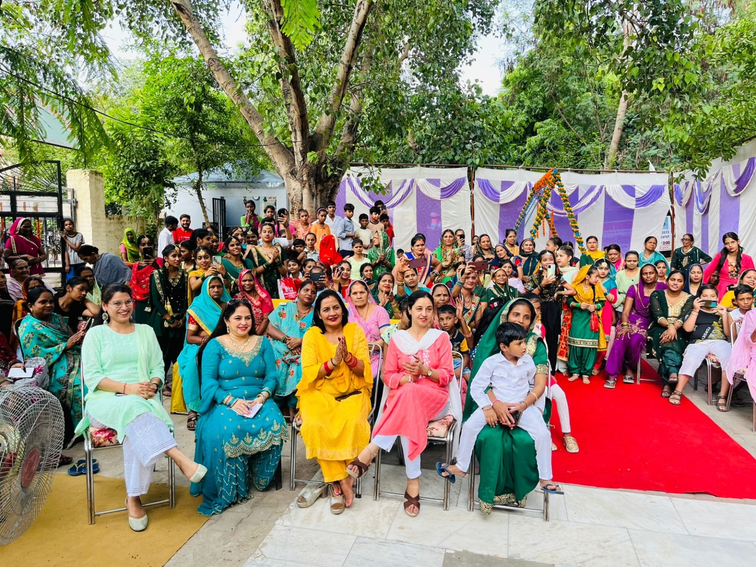 आम आदमी पार्टी की महिला पार्षदों ने मनाया तीज़ का त्यौहार