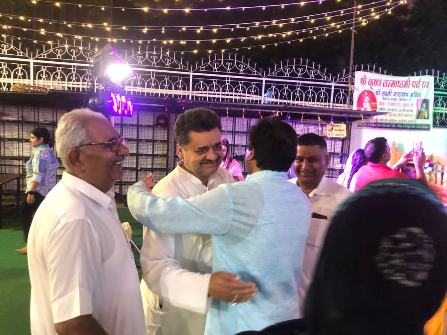 पूर्व उपमुख्यमंत्री चंद्रमोहन जी ने आज हिन्दू धर्म के सबसे महत्वपूर्ण त्योहार जन्माष्टमी के दिन लक्ष्मीनारायण मंदिर सेक्टर 6 में माथा टेका