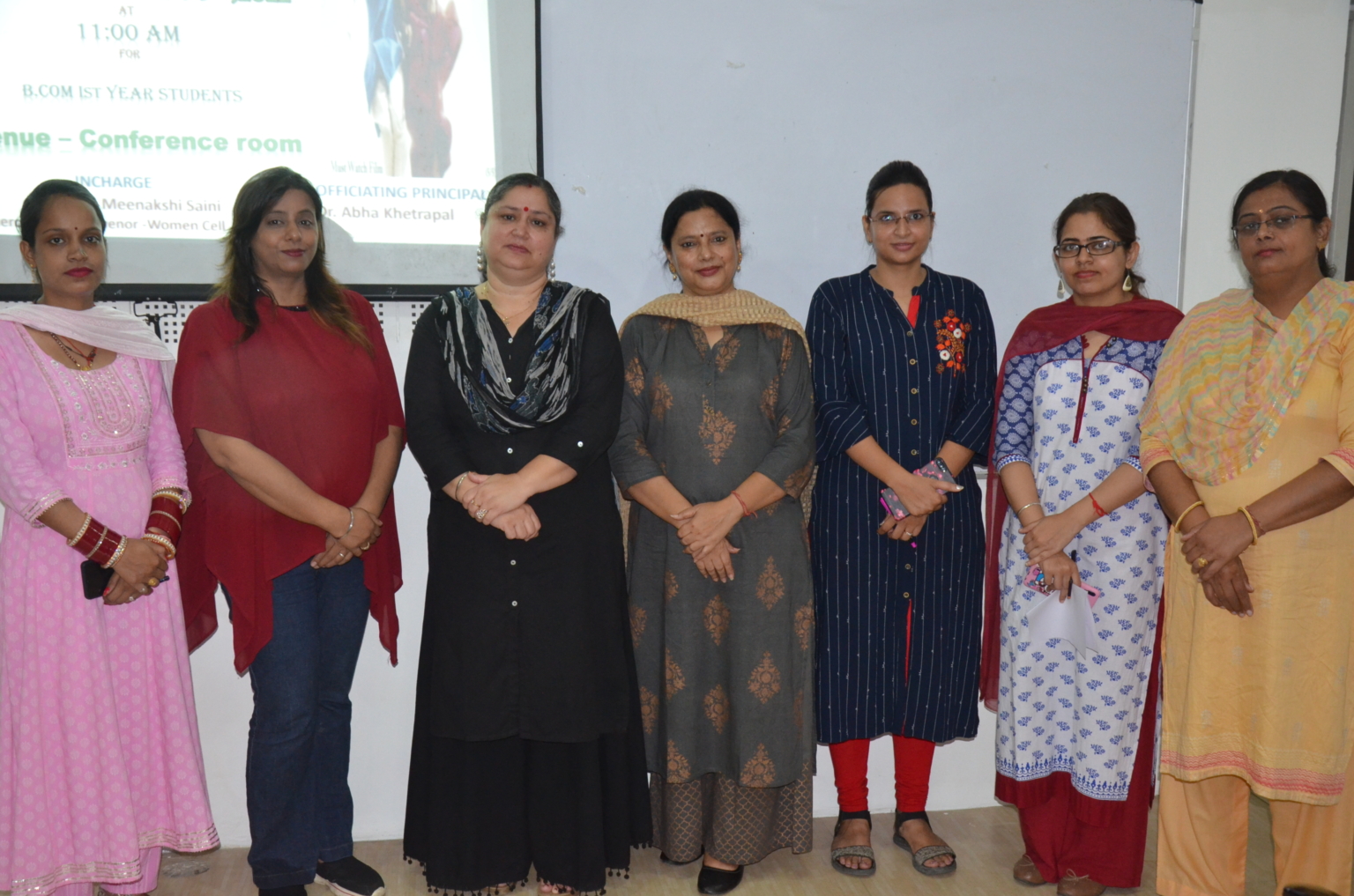 छात्राओं को प्रेरणादायक फिल्म दिखा बताया शिक्षा का महत्व