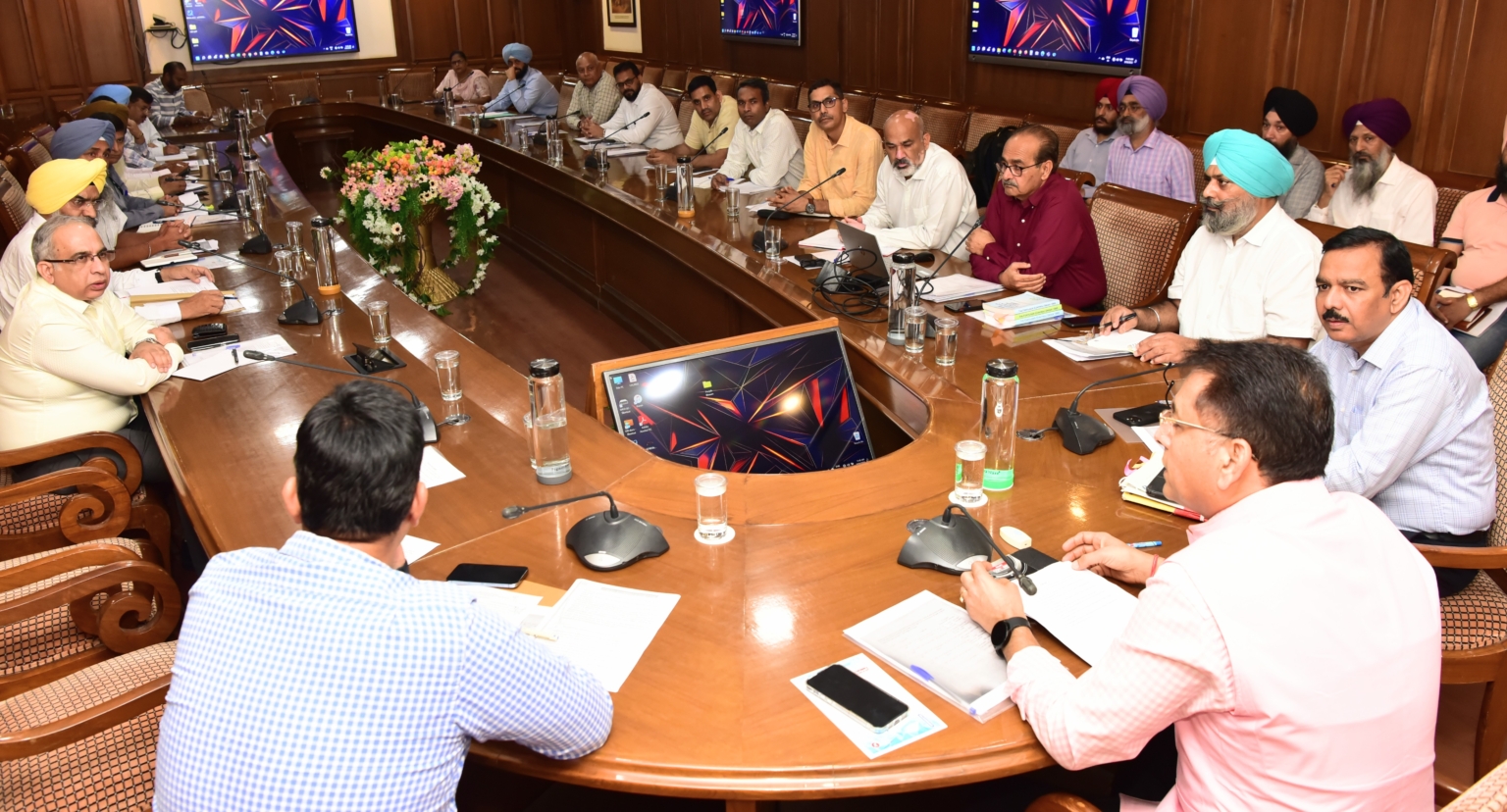 नवीन और नवीकरणीय ऊर्जा स्रोत मंत्री ने टास्क फोर्स की पहली मीटिंग की अध्यक्षता की