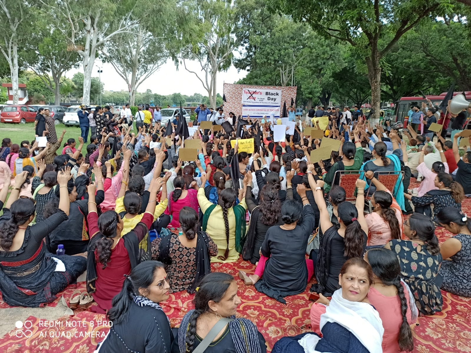 शिक्षक दिवस पर चंडीगढ़ के कांट्रैक्ट व गैस्ट टीचर्स ने मनाया “काला दिवस”