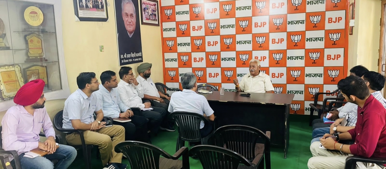 विधायक घनश्याम दास अरोड़ा दिखे एक्शन में, बिजली बोर्ड व पीडब्ल्यूडी के अधिकारियों को दिए सख्त निर्देश