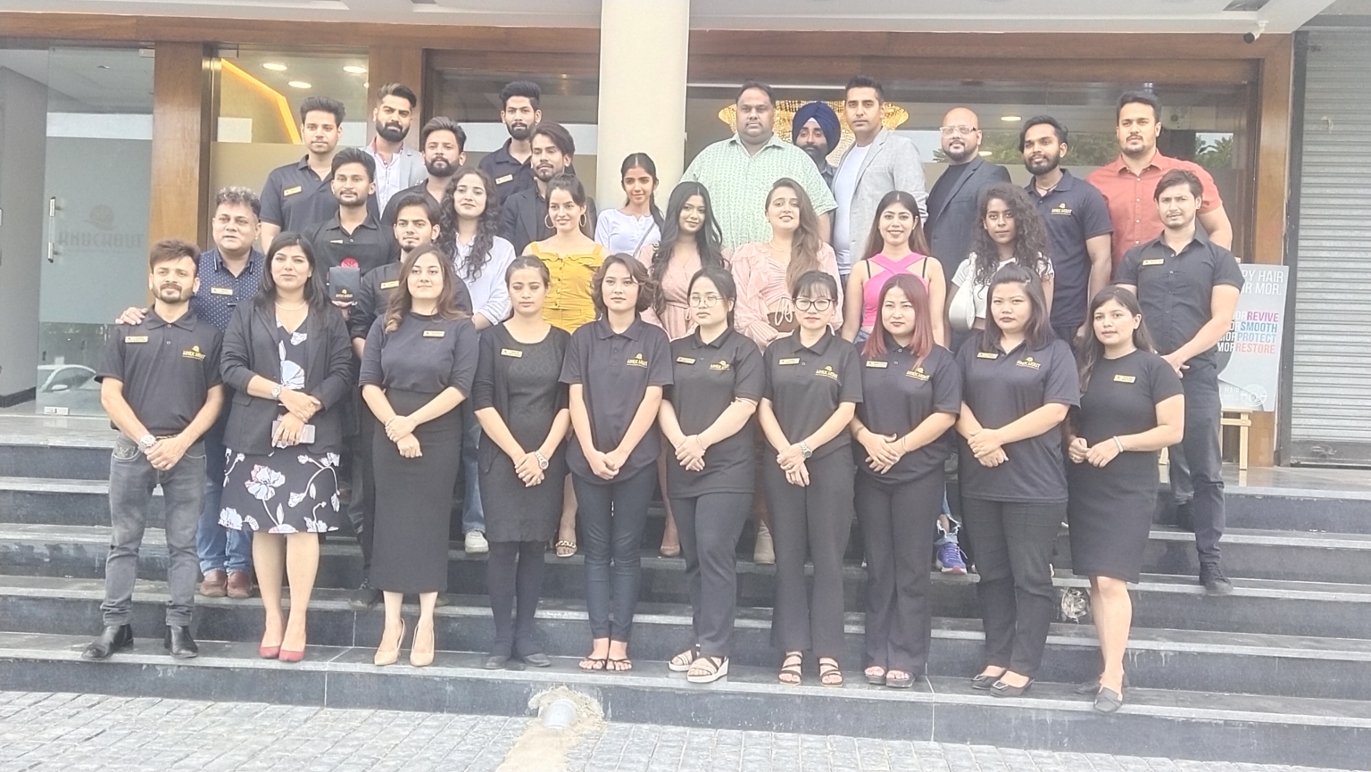 ट्राईसिटी का सबसे बड़ा – नकआउट लग्जरी सैलून मोहाली में खुला