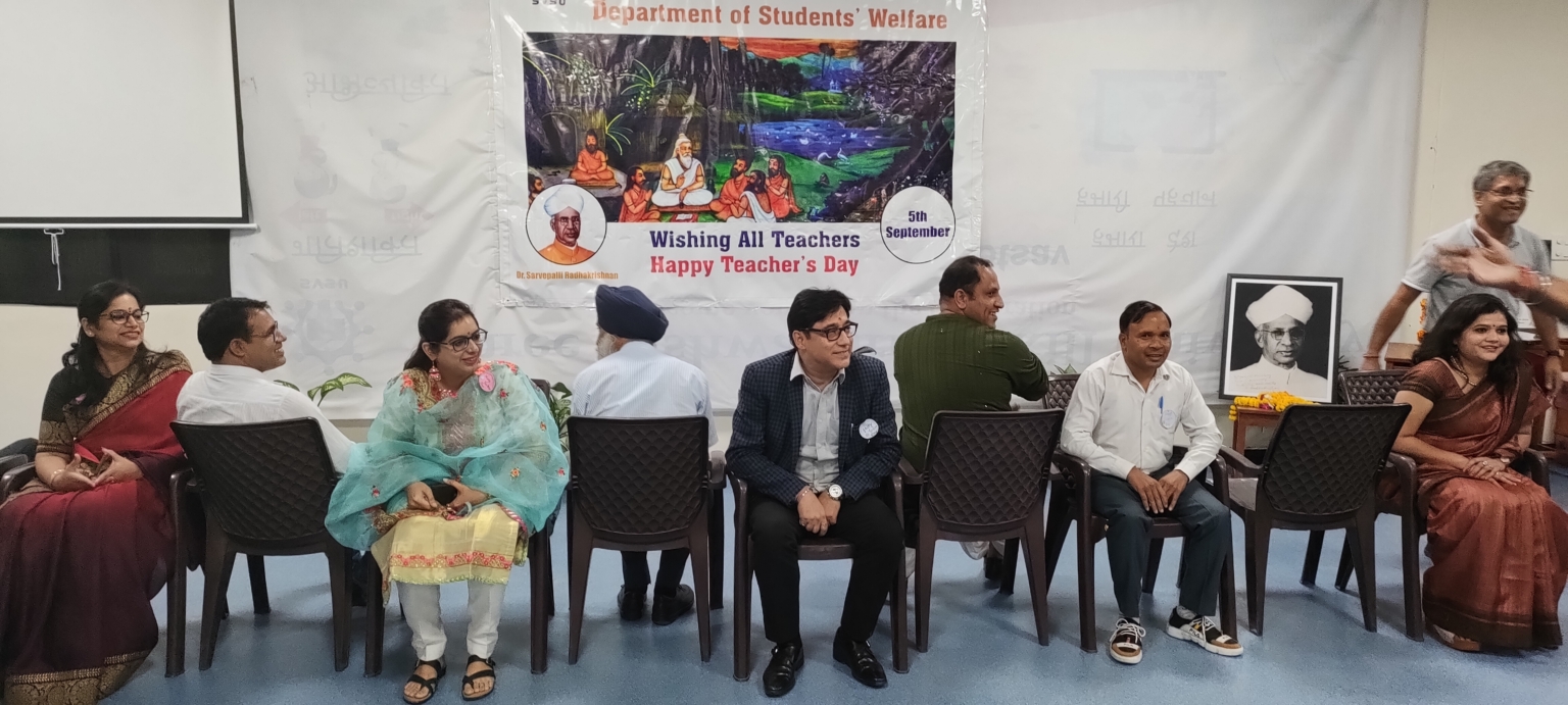 श्री विश्वकर्मा कौशल विश्वविद्यालय में हुआ शिक्षक दिवस समारोह का आयोजन